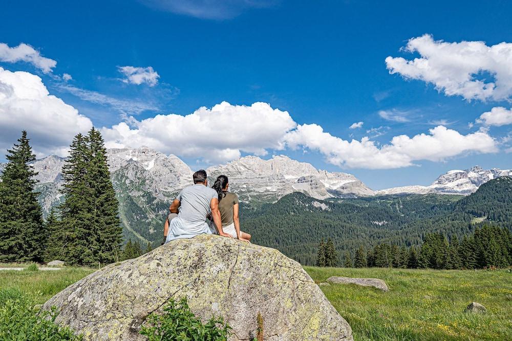 Majestic Hotel Madonna di Campiglio Exterior photo
